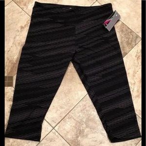 Marika Tek Fitted Capri leggings Pants Sz L